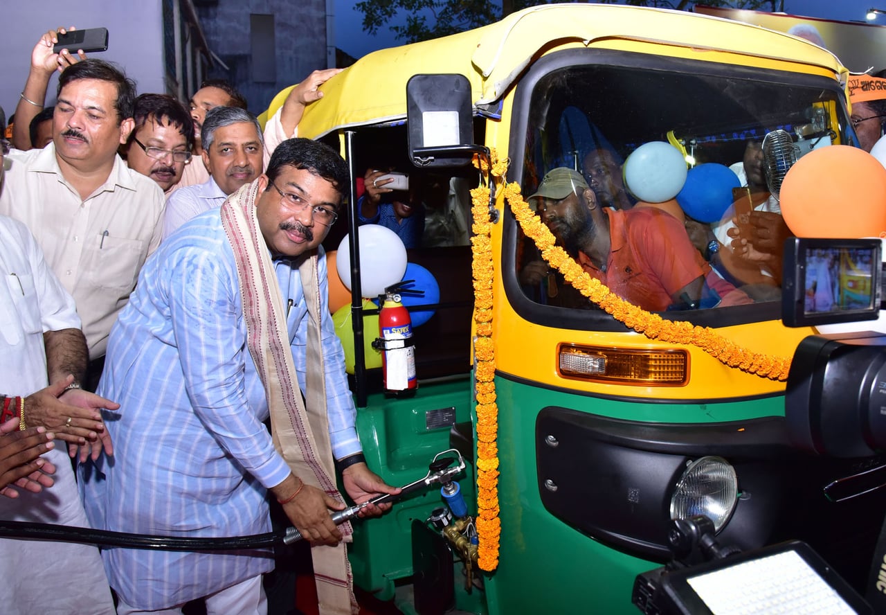CNG Auto Rickshaw Refueling in Urban Corridor