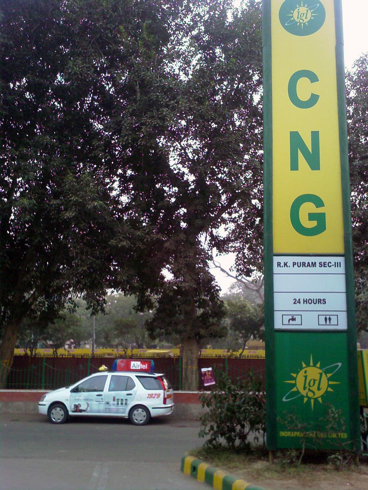 Delhi EV Policy 2.0 vs Fleet Reality: Why Commercial Fleets Still Rely on CNG